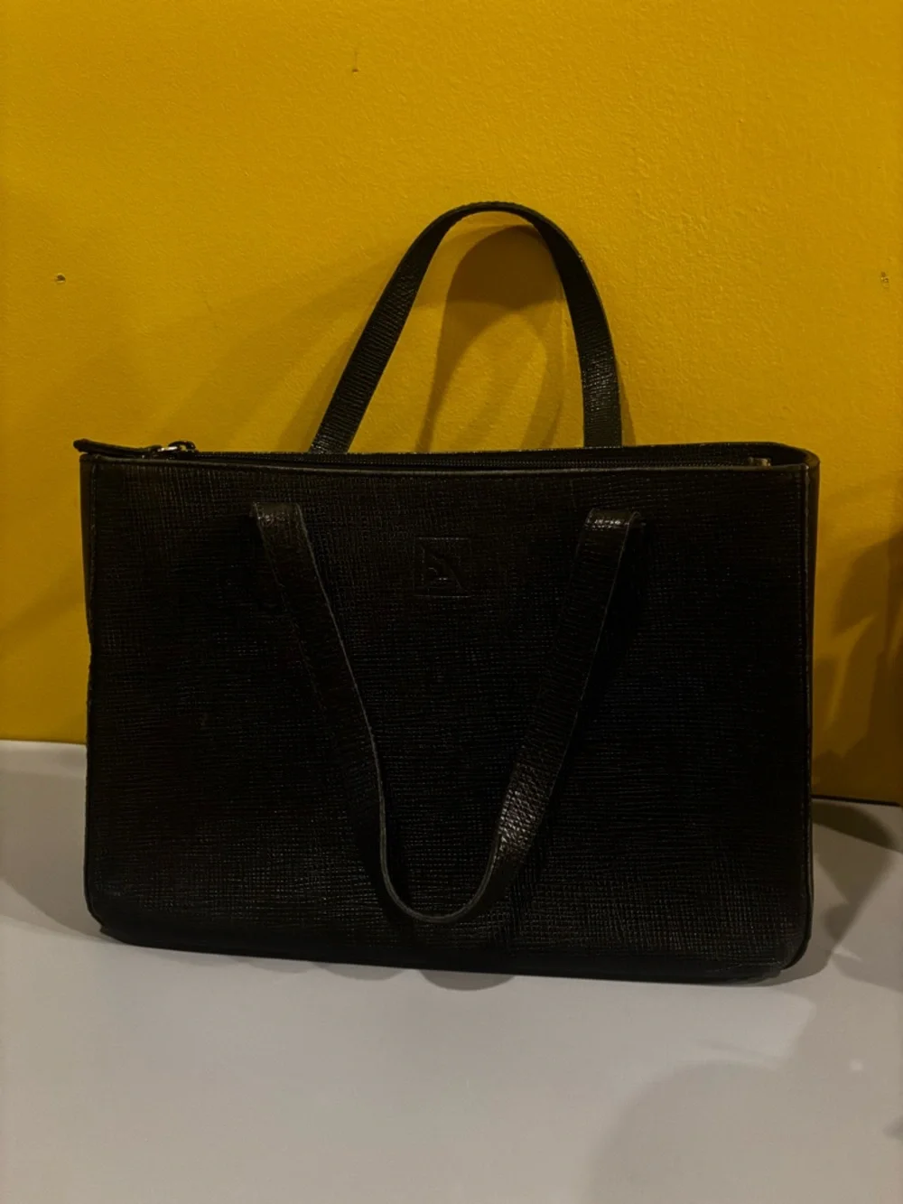 N/A black textured