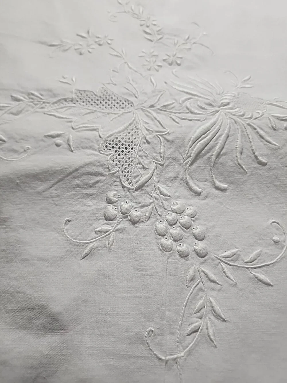 2 Lace Trimmed Embroidered Embellished White Cotton Victorian Pillow Shams Large