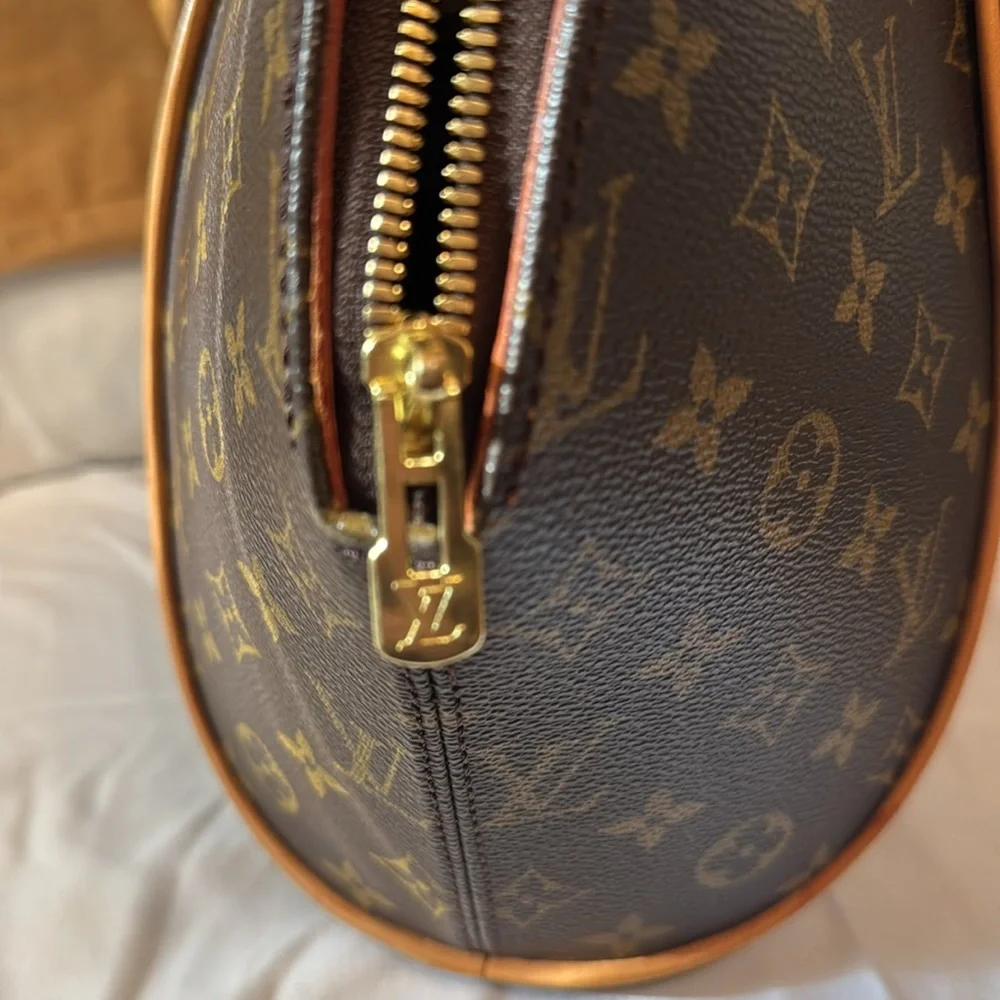 Louis Vuitton Ellipse GM Bag with original key