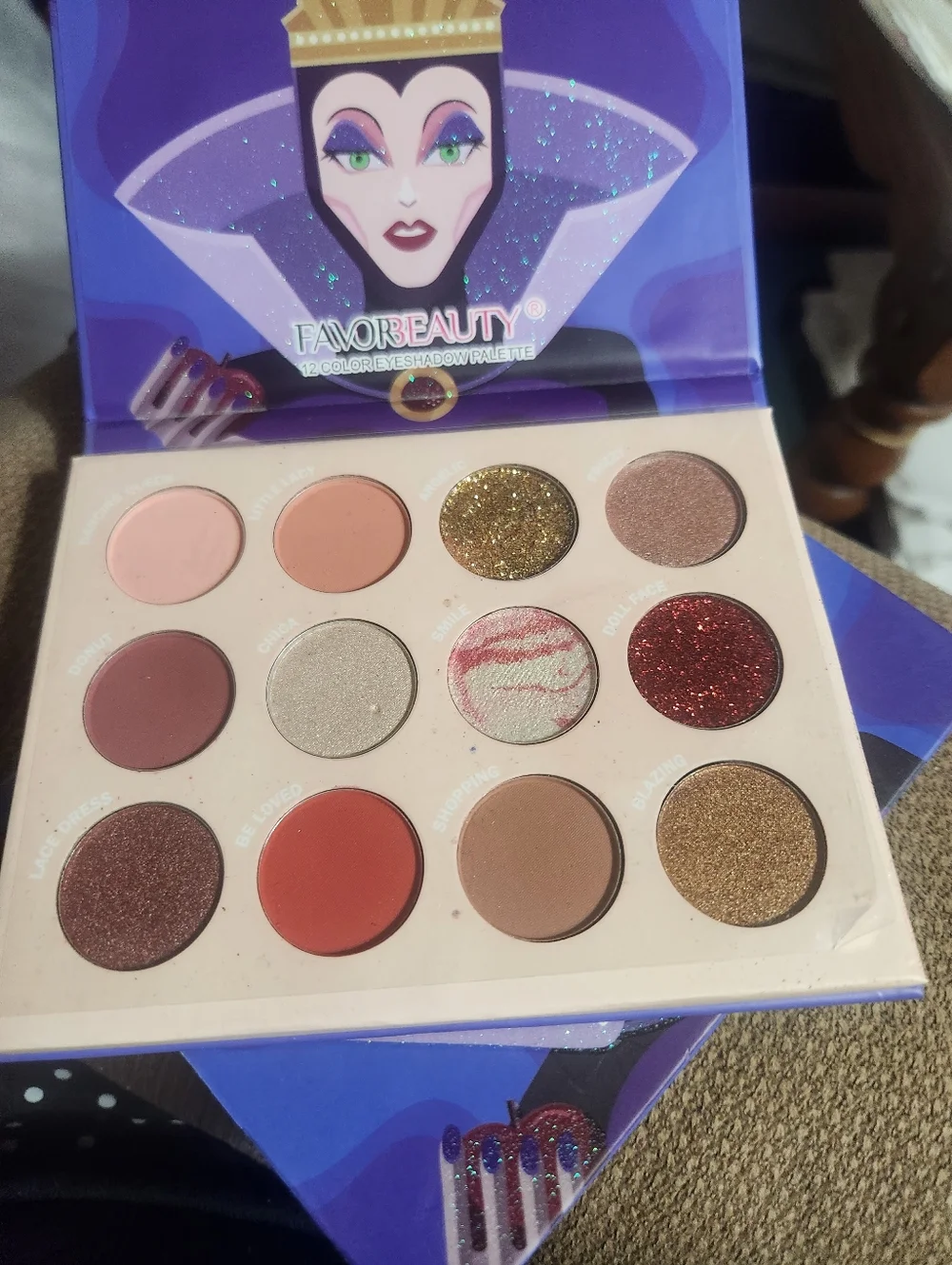 FAVORME Beauty 12-Color Eyeshadow Palette