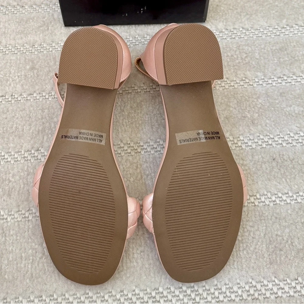 Dolce Vita chic shipping