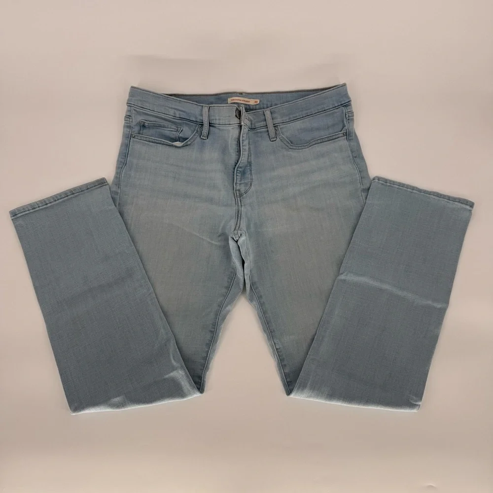 Levi's 314 Light Blue Shaping Straight Women’s Jeans Mid-Rise Size 33x30