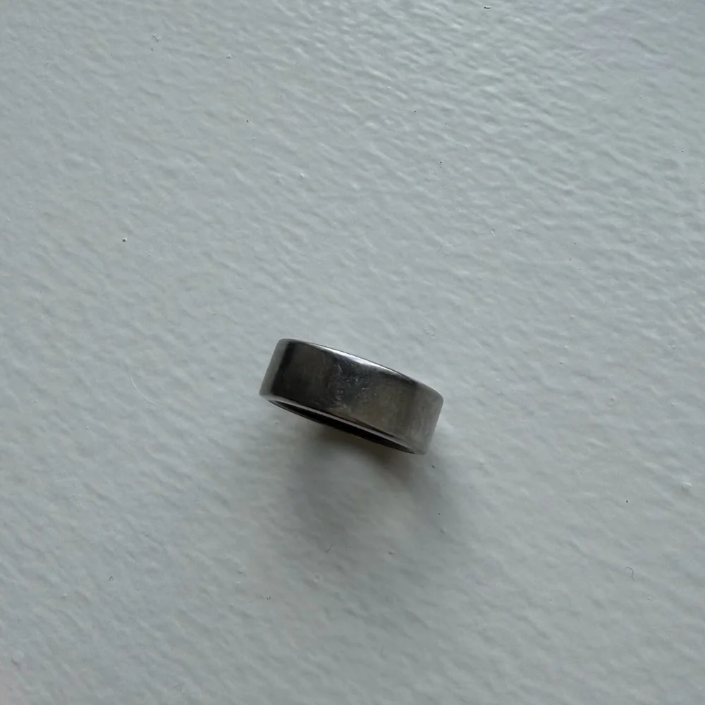 Oura Silver Smart Ring with Black Interior Sensors