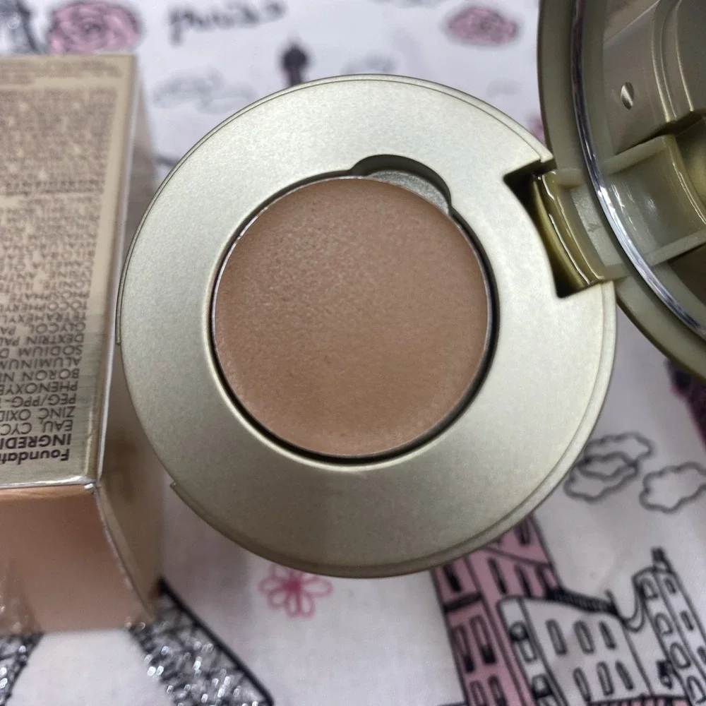Stila day foundation 11