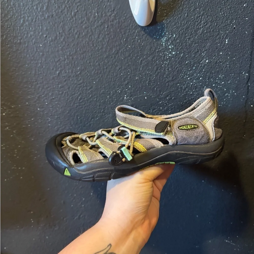 Keen play gray these