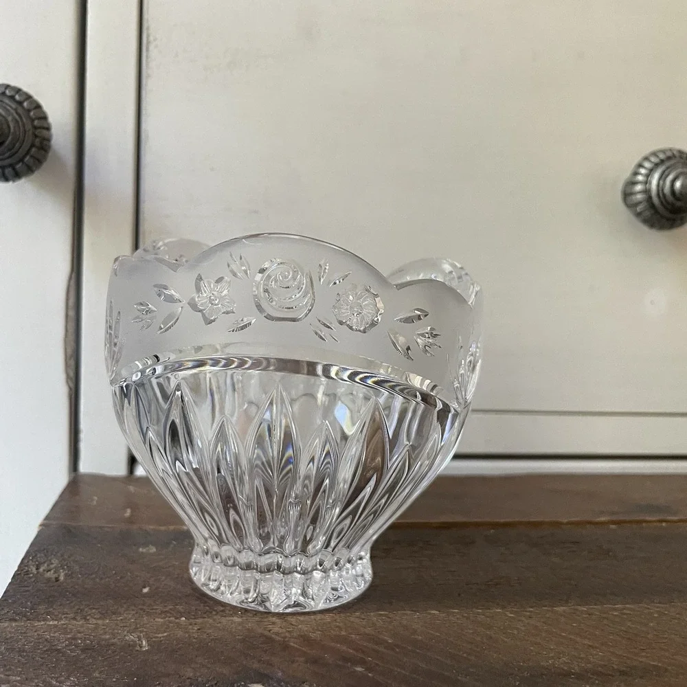 Oneida Southern Garden Crystal Candy Dish Frosted‎ Rose Design Table Decor Nice!