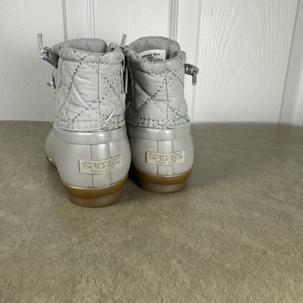 Sperry size silver