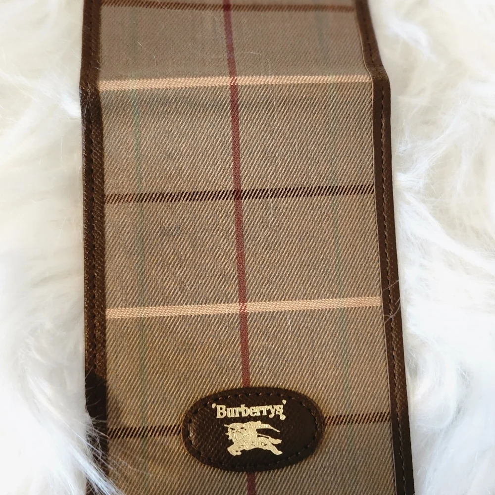 Burberry card features