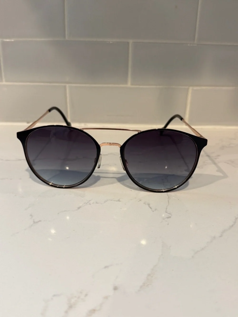 Jessica Simpson Black and Gold Round Gradient Sunglasses