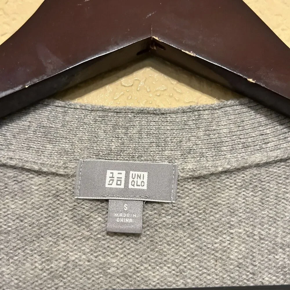 Uniqlo Cardigan Sweater Mens Size Small Gray Wool Blend Button Pockets