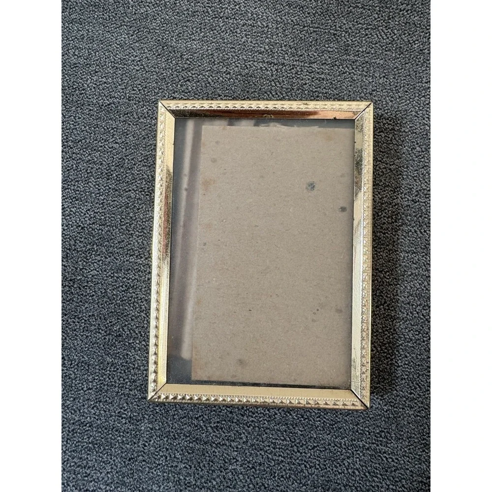 Vintage Gold-Toned Detailed Metal Picture Frame  2.5x 3.5