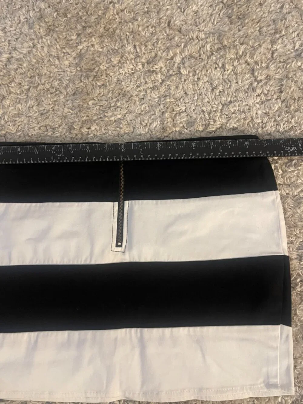 Volcom zipper closure