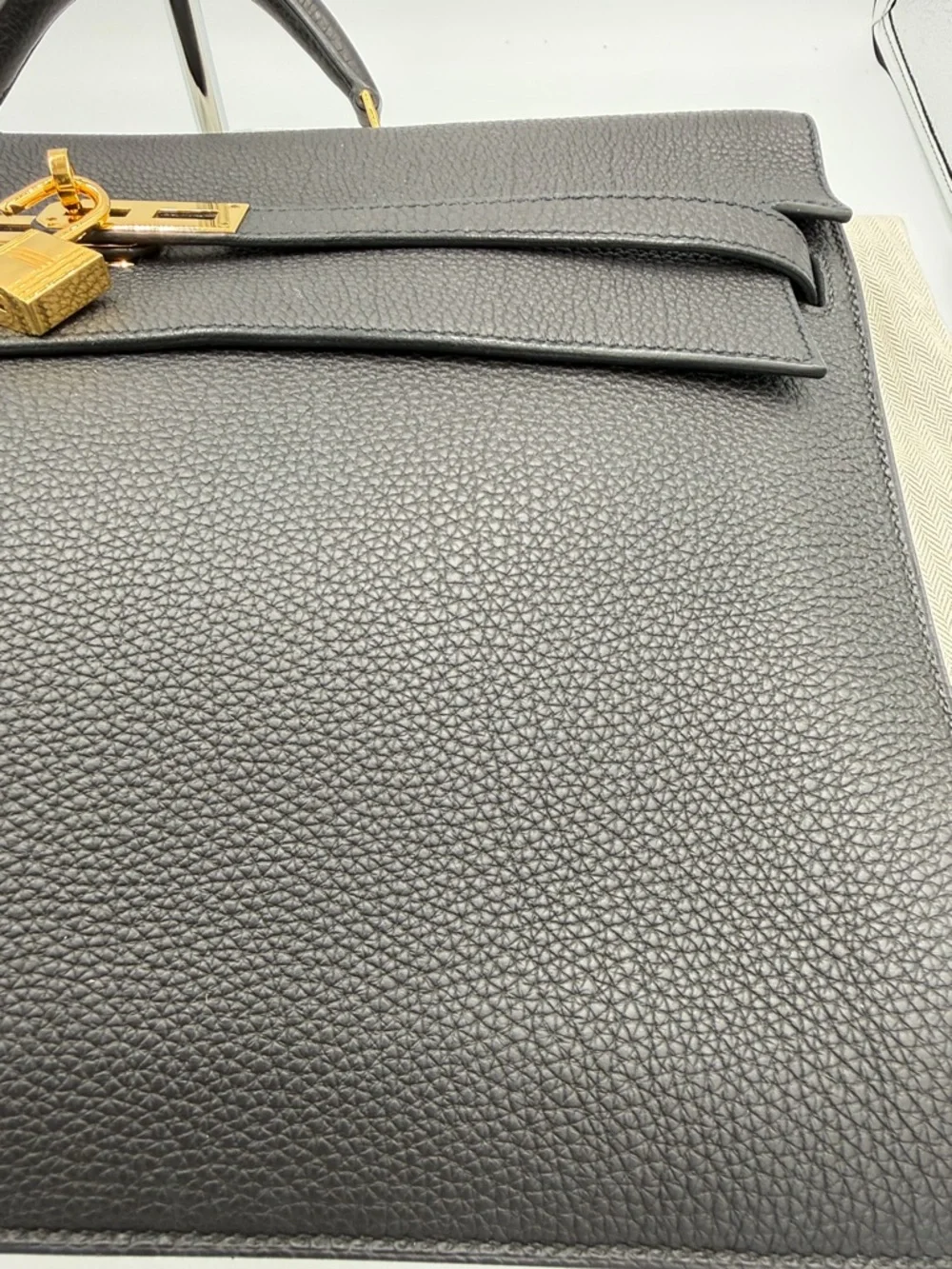 Hermes structured black