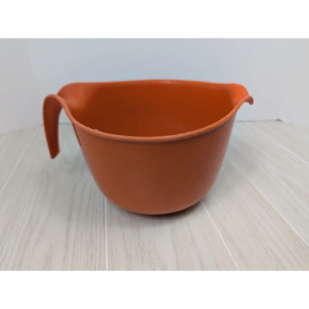 Rubbermaid vintage orange 2663 Mix Grip 12C mixing batter bowl pour pitcher USED