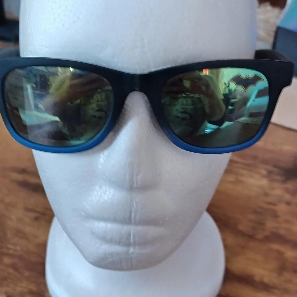 Youth DC Marvel Batman Cape Crusaders UV Shatter Resistant Sunglasses black/blue