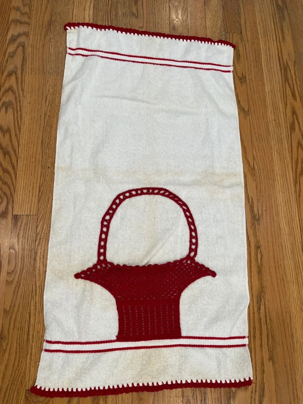 Vtg Fieldcrest Bath Towel W/Red Crochet Basket Pocket & Edging MCM Bathroom READ