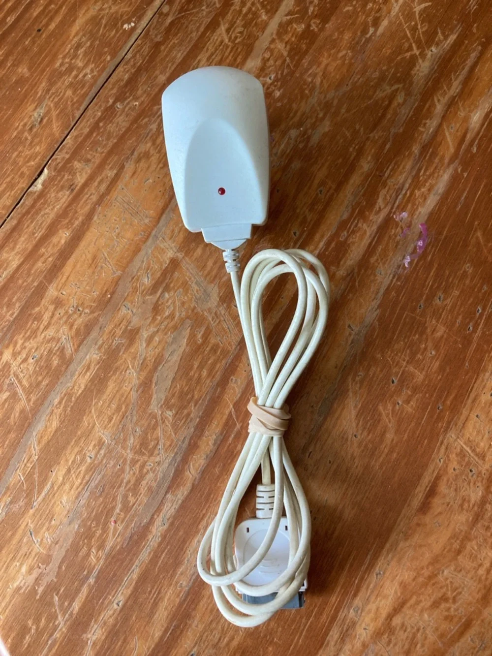 White Cell Phone Travel Charger Adapter with Cable
