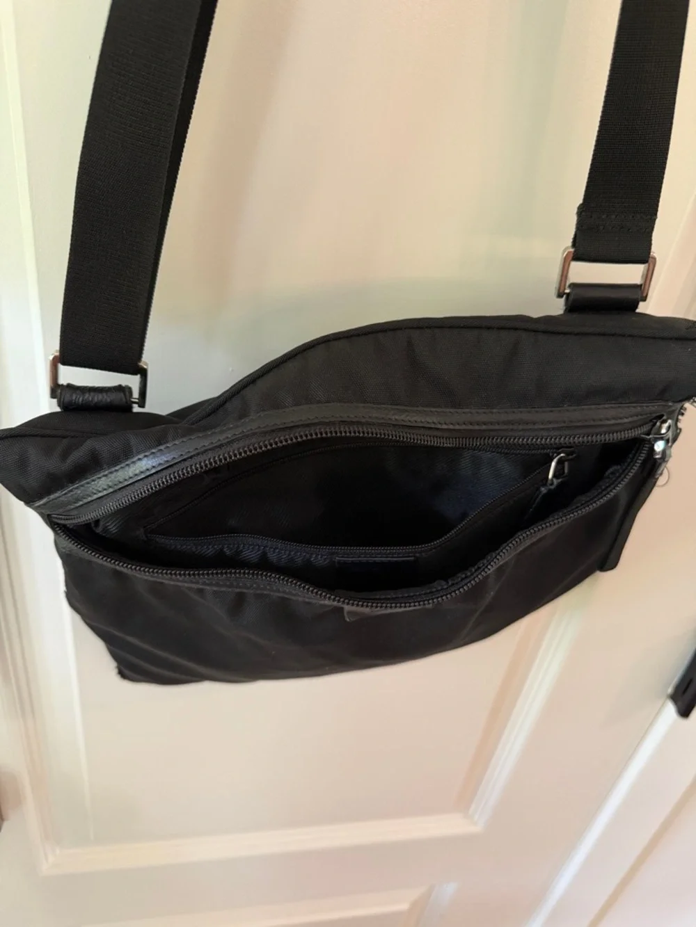 Authentic Gucci Nylon/Leather Messenger Shoulder Bag•Black•DAMAGED•See photos