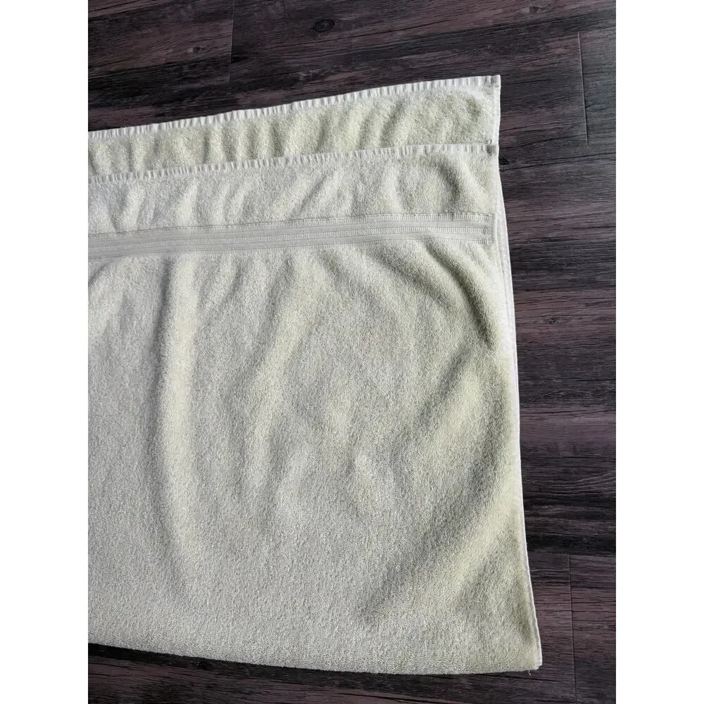 Lauren Ralph Lauren 100% Cotton Bright Yellow 53” X 29” Bath Towel Solid Single