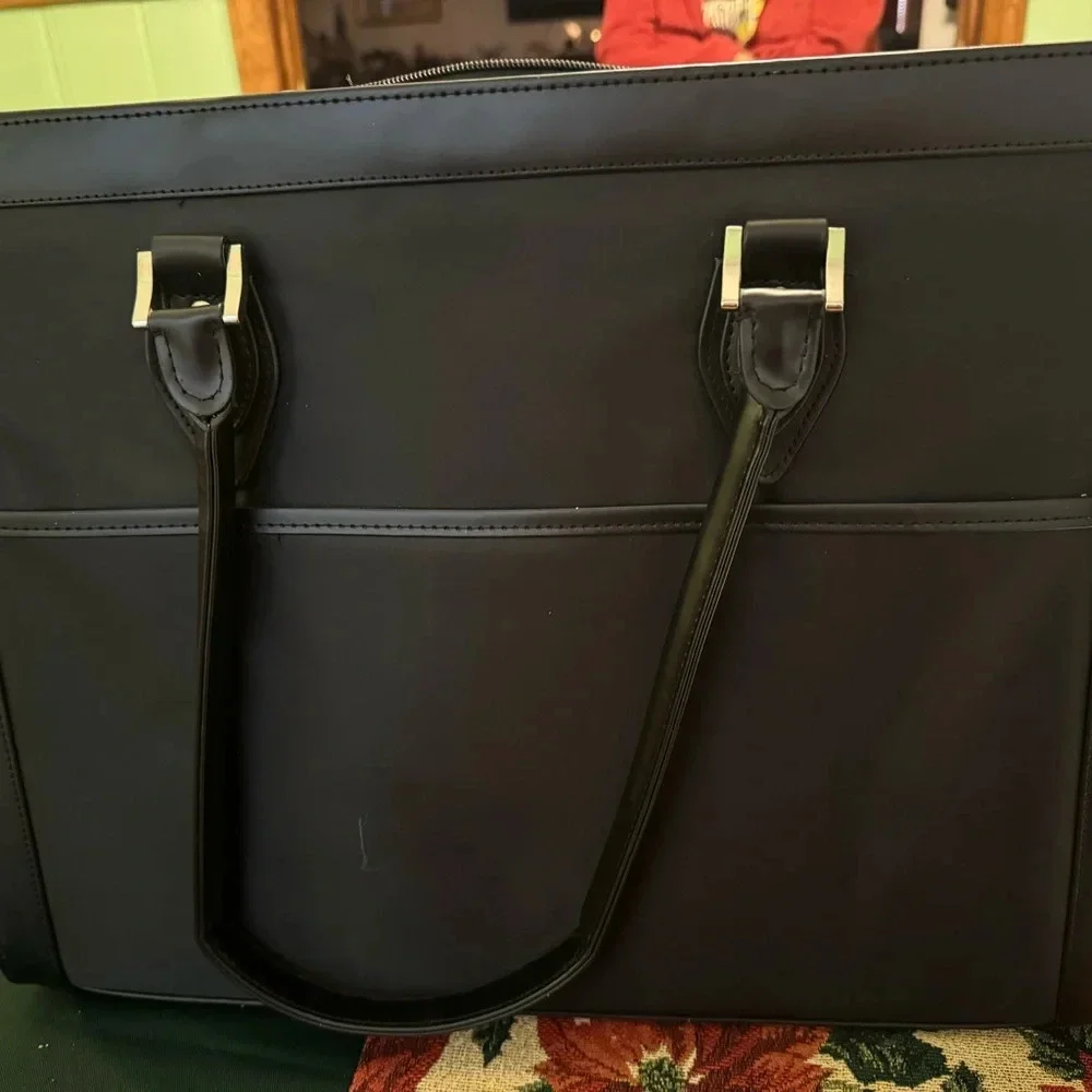 Mobile Edge Onxy Geneva Special Edition Laptop