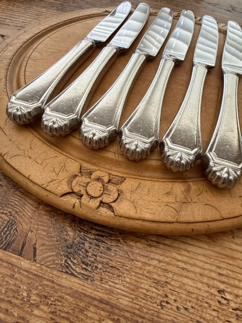 Beautiful Set of 6 Oneida Stainless Steel Dinner Knives | Henley Design