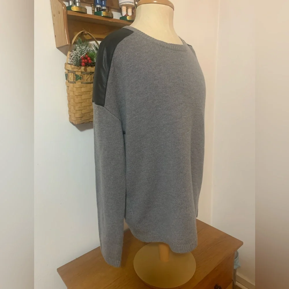 BCBGMaxAzria soft edge