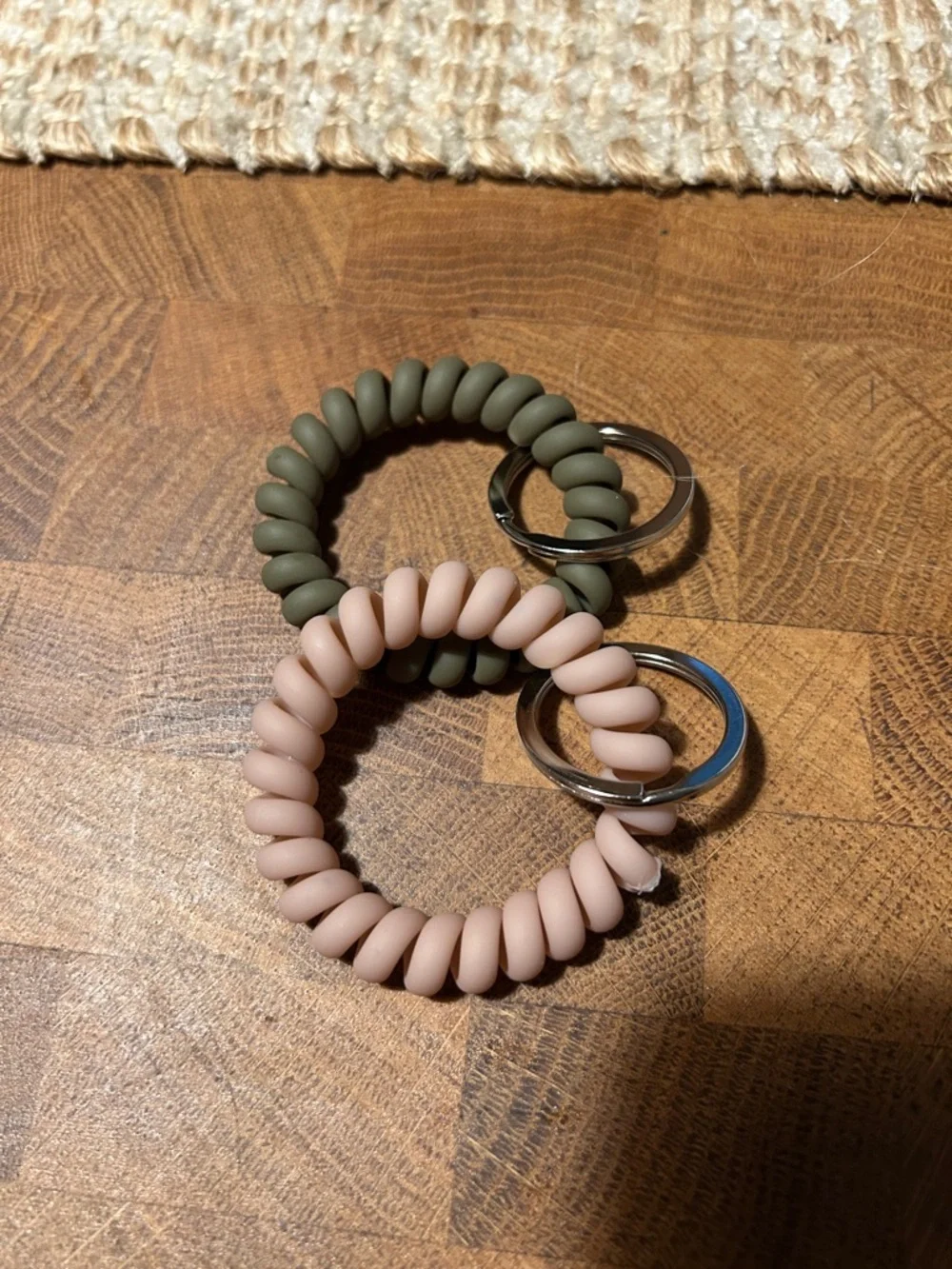 NWOT Coiled Wrist Key Ring Set in Blush Pink & Olive