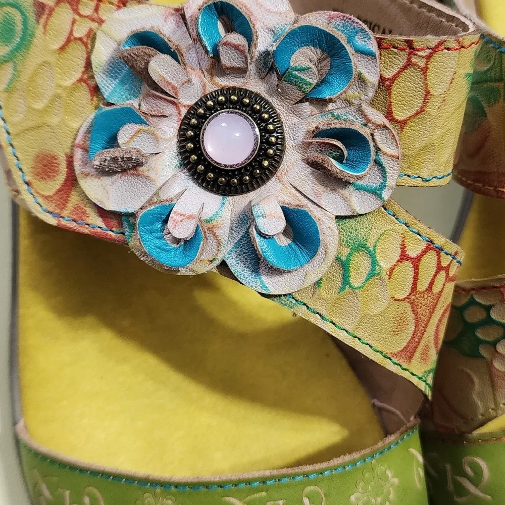 L’Artiste by Spring Step Classical Leather Flower Wedge Sandals Comfort Size 9