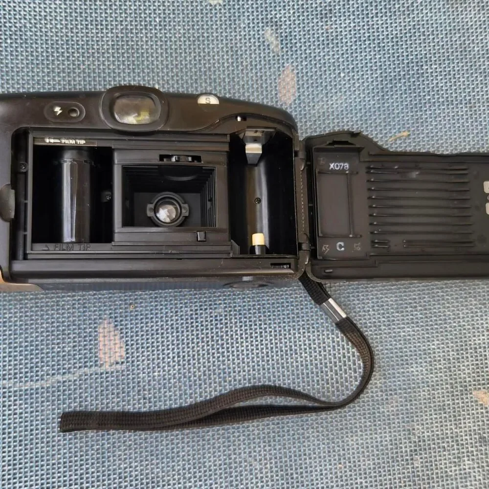 Polaroid Black and Cream Cameras-and-accessories vtg 90's non-instant model