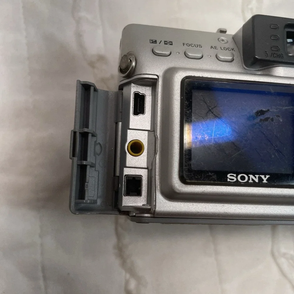 Sony‎ Digital Camera Cybershot DSC-V1 5.0MP w/Battery UNTESTED
