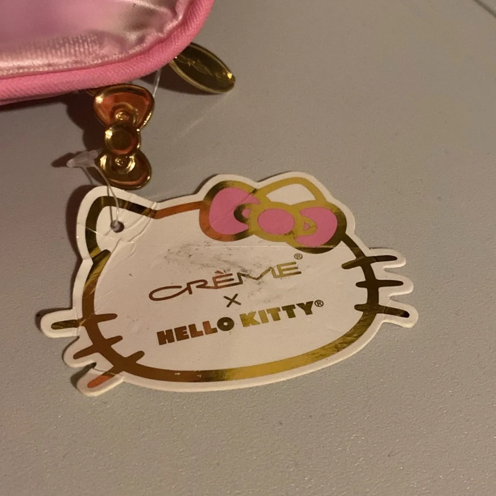 ***NWT*** HELLO KITTY BEAUTY TRAVEL‎ CASE