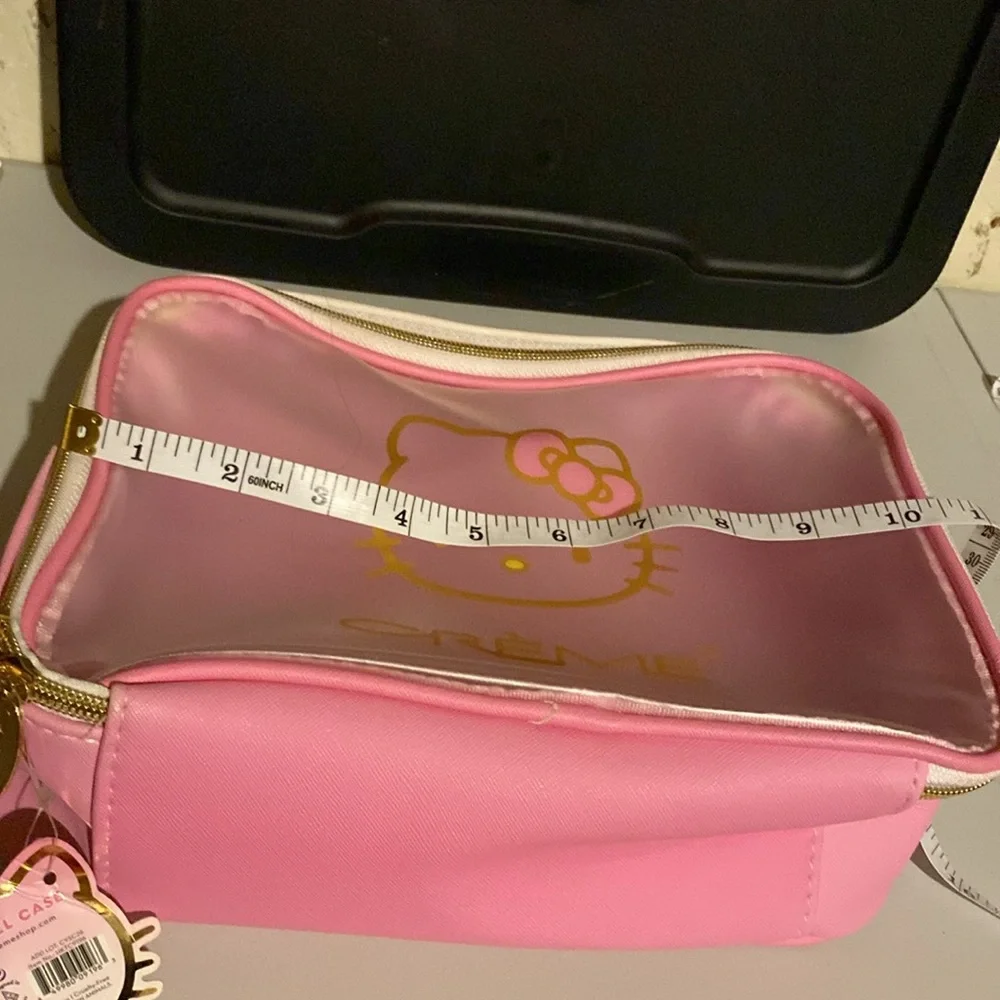 ***NWT*** HELLO KITTY BEAUTY TRAVEL‎ CASE