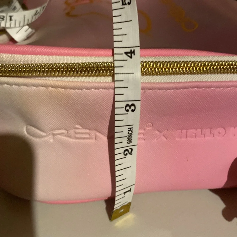 ***NWT*** HELLO KITTY BEAUTY TRAVEL‎ CASE