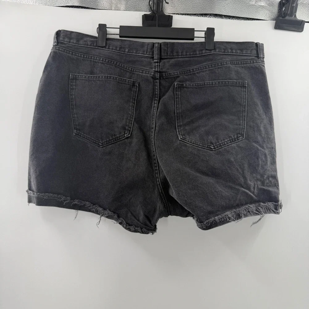ASOS DESIGN Curve Womens High Waisted Denim Shorts Washed Black Raw Hem Size 18