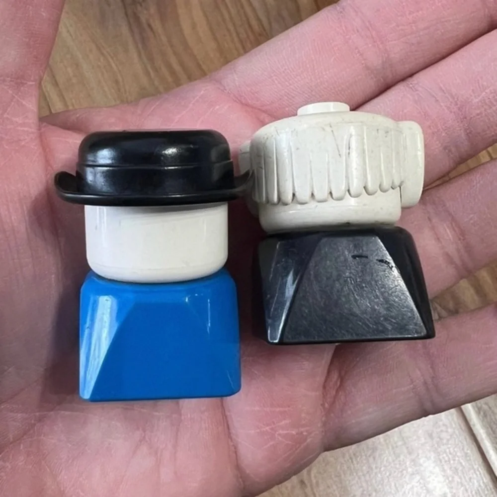 VTG 1977 LEGO DUPLO FIGURES Rare White Black Dog Man‎ with Hat Vintage People