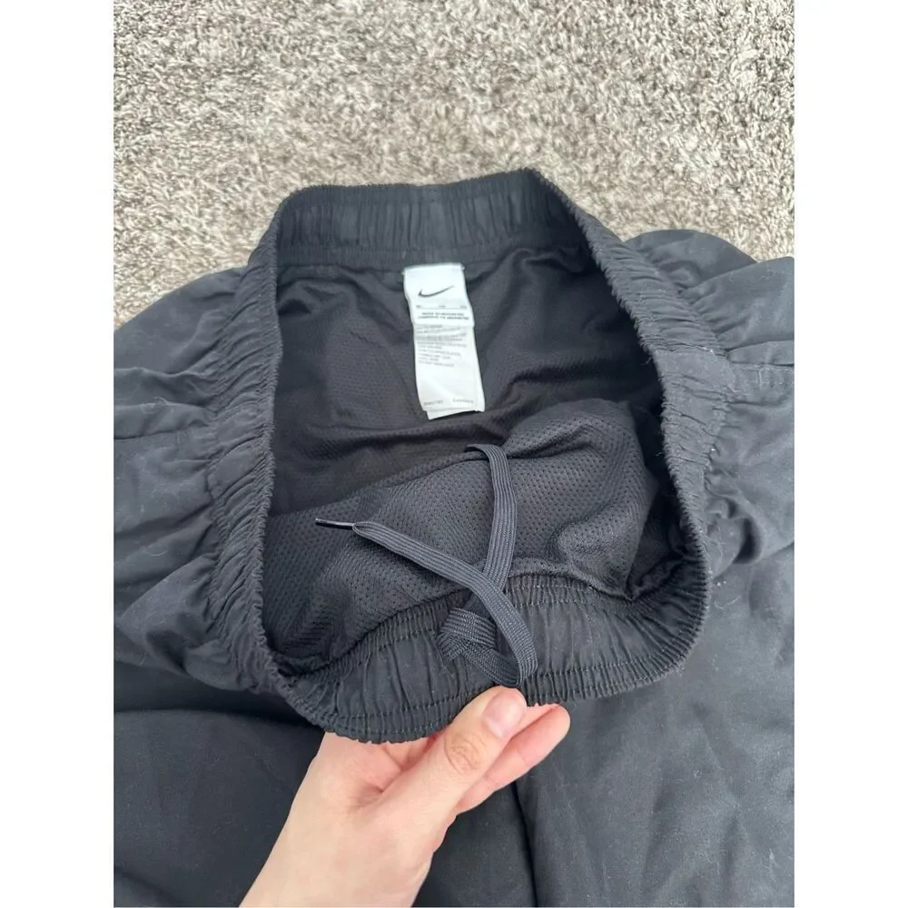 Nike solid essential