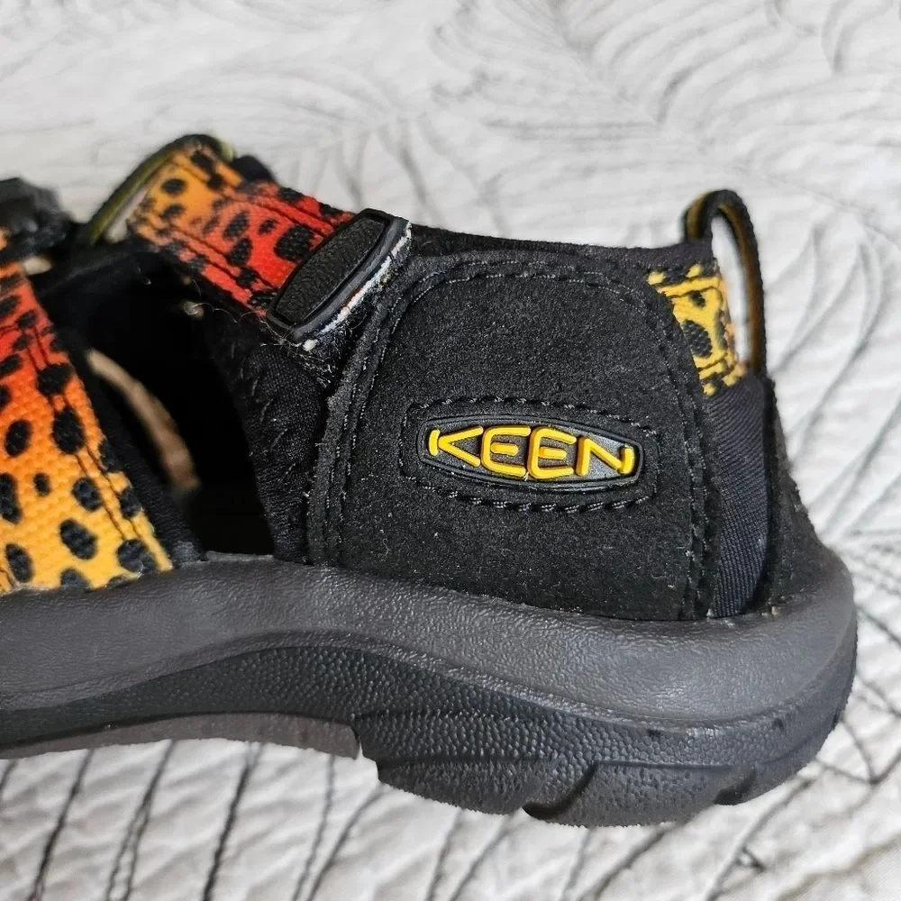 EUC Keen Newport H2 Cheetah Rainbow Unisex Kids 4 EU 35 Yellow Orange