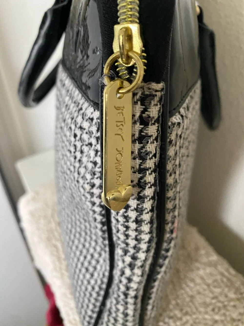Betsey Johnson black closure easy