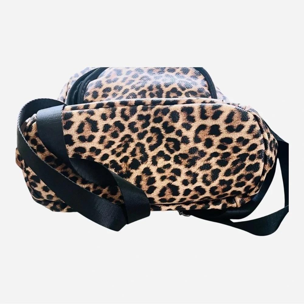 The Unbranded Brand shopping zipper no