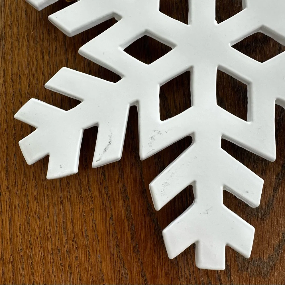 Crate&Barrel marks holiday