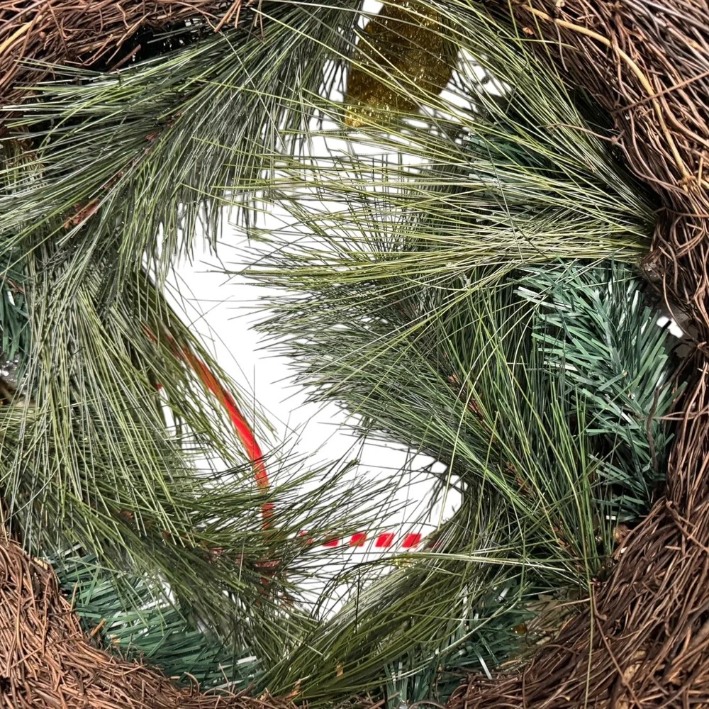 N/A point decor pine