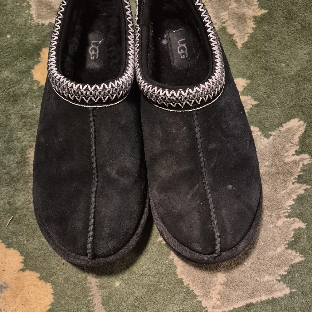 UGG stylish black