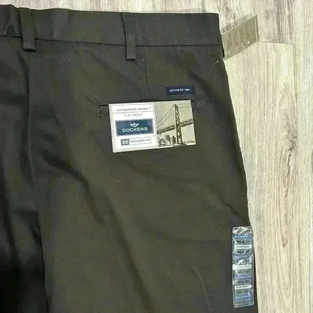 NWT Dockers Men's Signature Khaki Straight Fit Flat Front Pants Brown Size 40x30