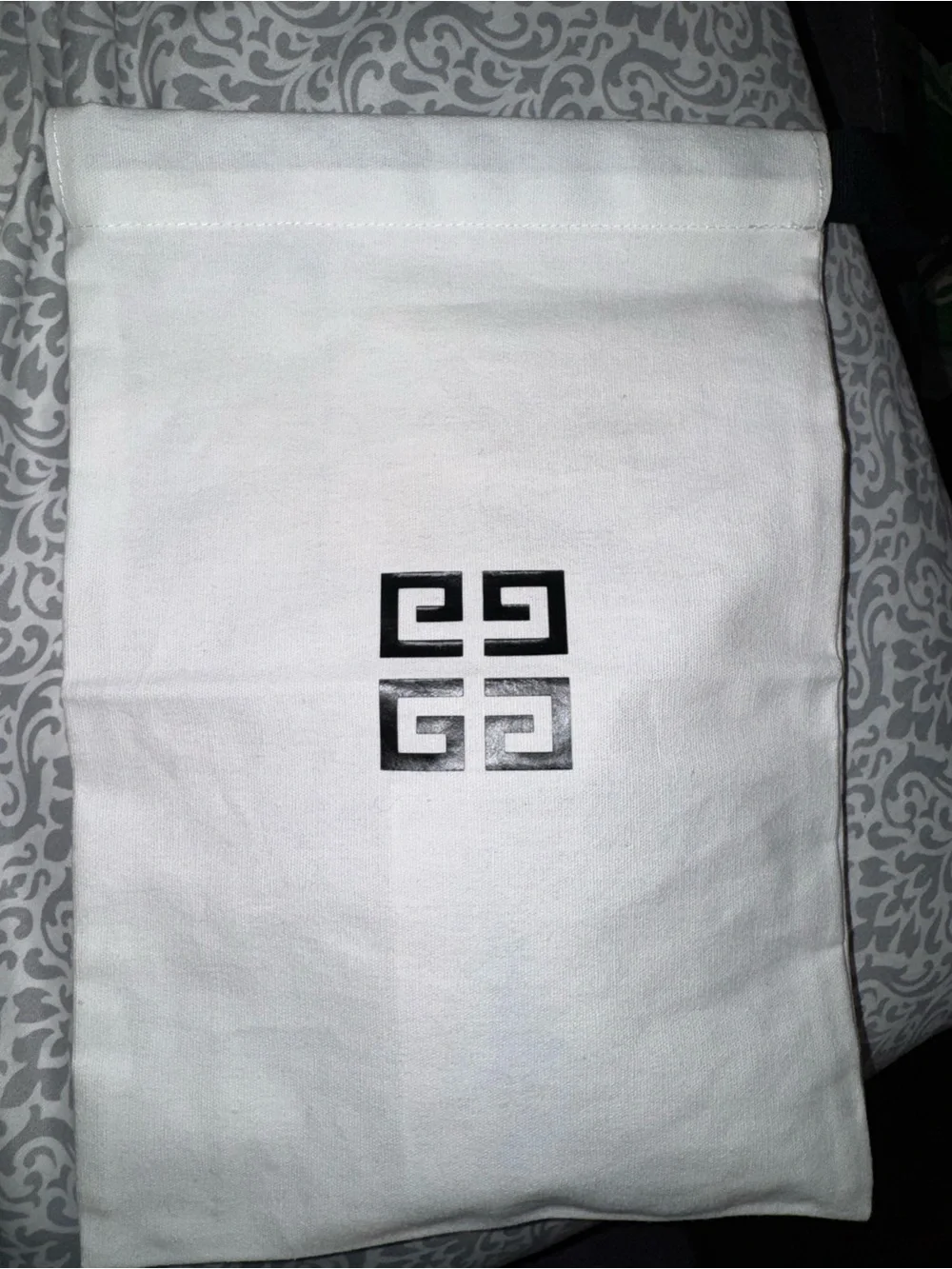 Givenchy authentic dust