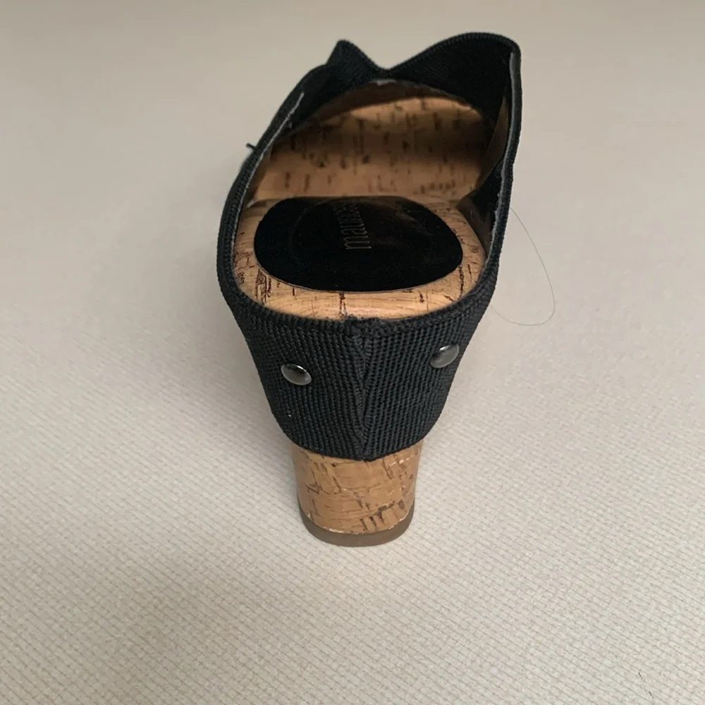 Maurices excellent barely