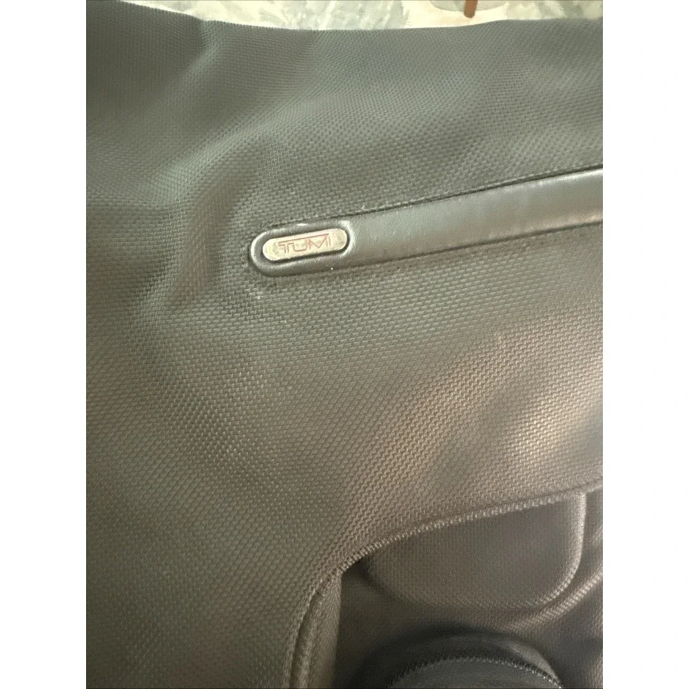 Tumi Shoulder Bag 26175D4 Black Cut Out Flap Messenger Alpha Bag Expandable