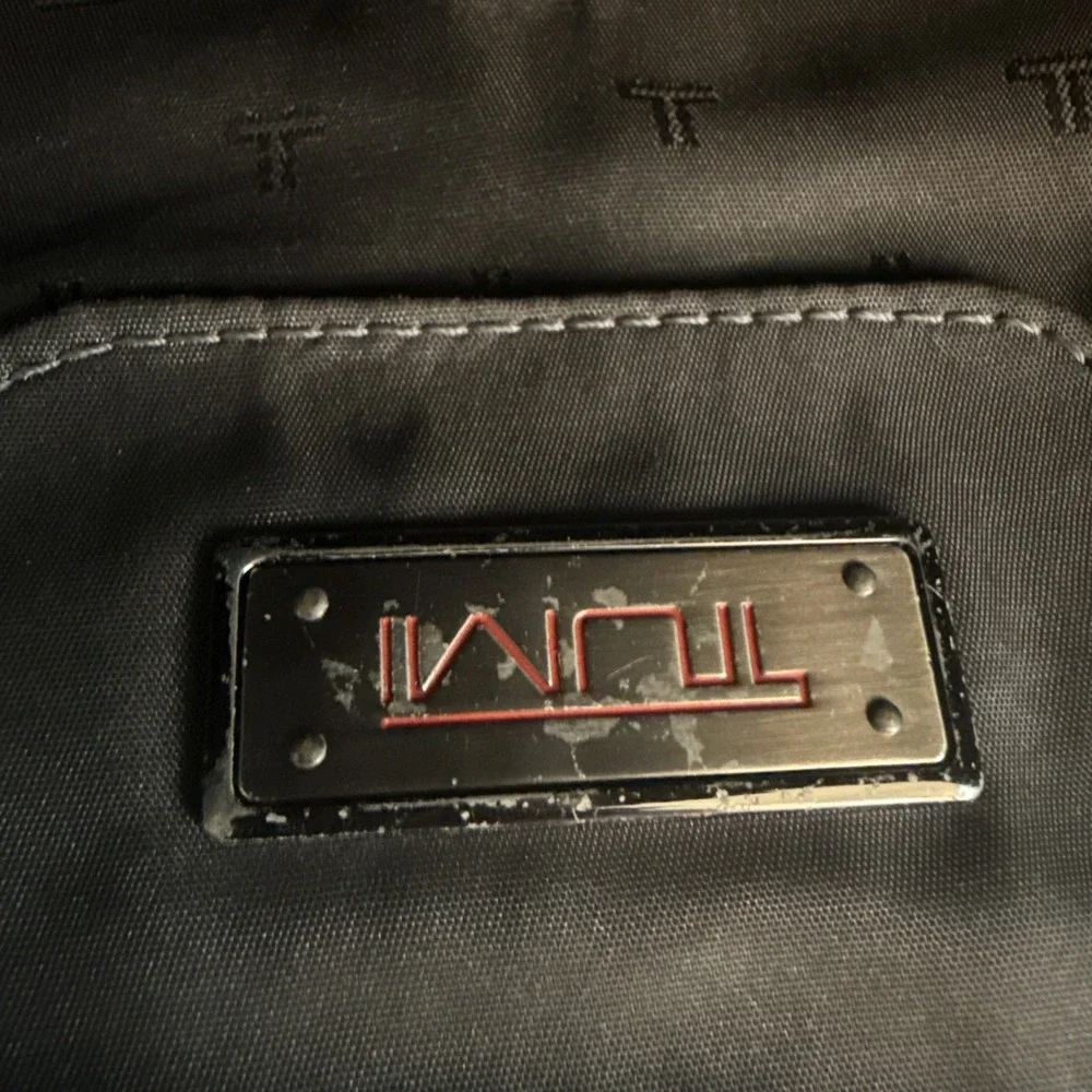 Tumi Shoulder Bag 26175D4 Black Cut Out Flap Messenger Alpha Bag Expandable