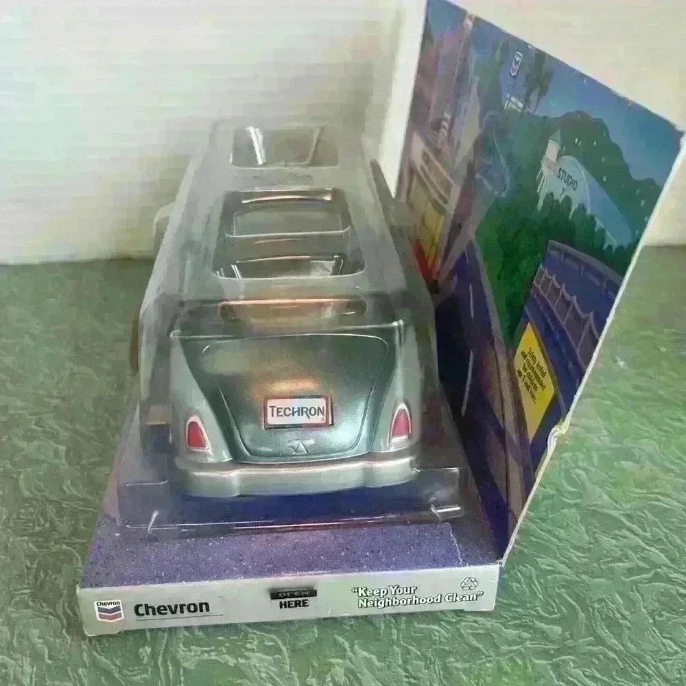 The Chevron Cars Leo Limo 25th Edition Vehicle 2000 Silver Chevron New in Box