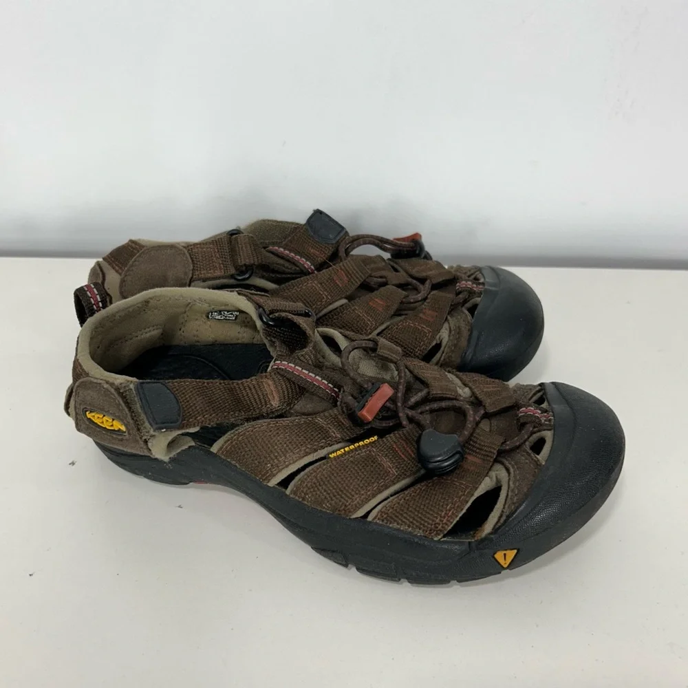 Keen Brown and Black Outdoor Sandals with Closed Toe Design
