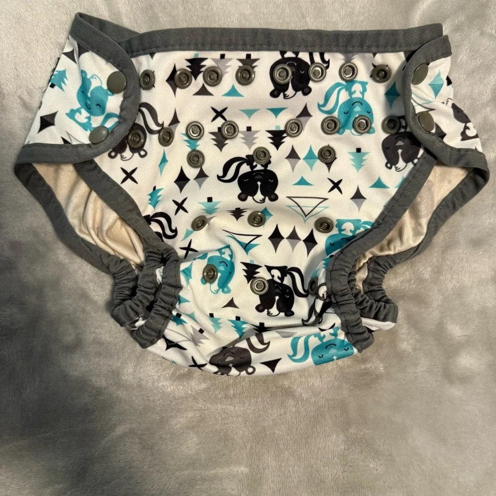 Imagine One-Size Diaper‎ Cover 8-35+ Lbs Lil Stinker Skunk Print